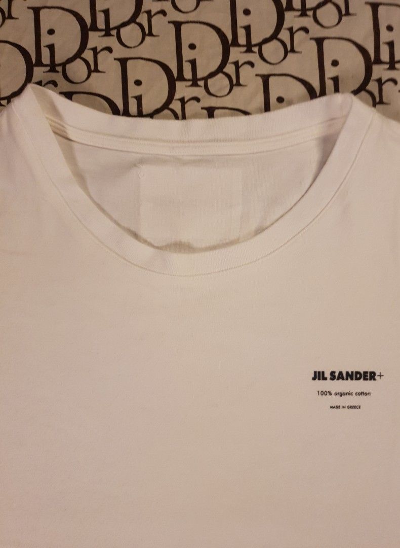 Jil Sander croptop (Category: Shirts) located in San Fernando. Submitted by retro.district. (Listing ID 1467819583, Image 2). Description: - JIL Sander crop top shirt - Size: small-Medium - Condition: Excellent - No issue.