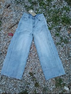 (Category: ) located in . Submitted by gomothriftstore (Listing ID 1467613333, Image 1). Description: .