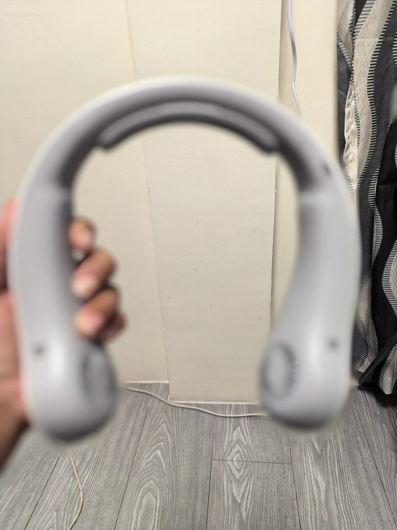 Jisulife Neck Fan 4 Portable Grey (Category: Fans) located in Makati City. Submitted by sp_espie (Listing ID 1467823310, Image 3). Description: - Authentic Jisulife Neck Fan 4 (Grey) - 5000mAh battery with up to 16.5 hours run time - Wide-area surround cooling technology - 5-speed wind adjustment for custom comfort - Sweat-proof design ideal for outdoor use - Lightweight, portable, and includes USB-C charging cable.