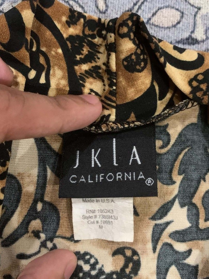 JKLA California 2000s Baroque Print Top (Category: Dresses) located in Tiaong. Submitted by parengsoni. (Listing ID 1467617694, Image 2). Description: JKLA California sleeveless V-neck or cowl-neck top featuring a black and brown baroque, floral, or paisley print in a Y2K / vintage style.