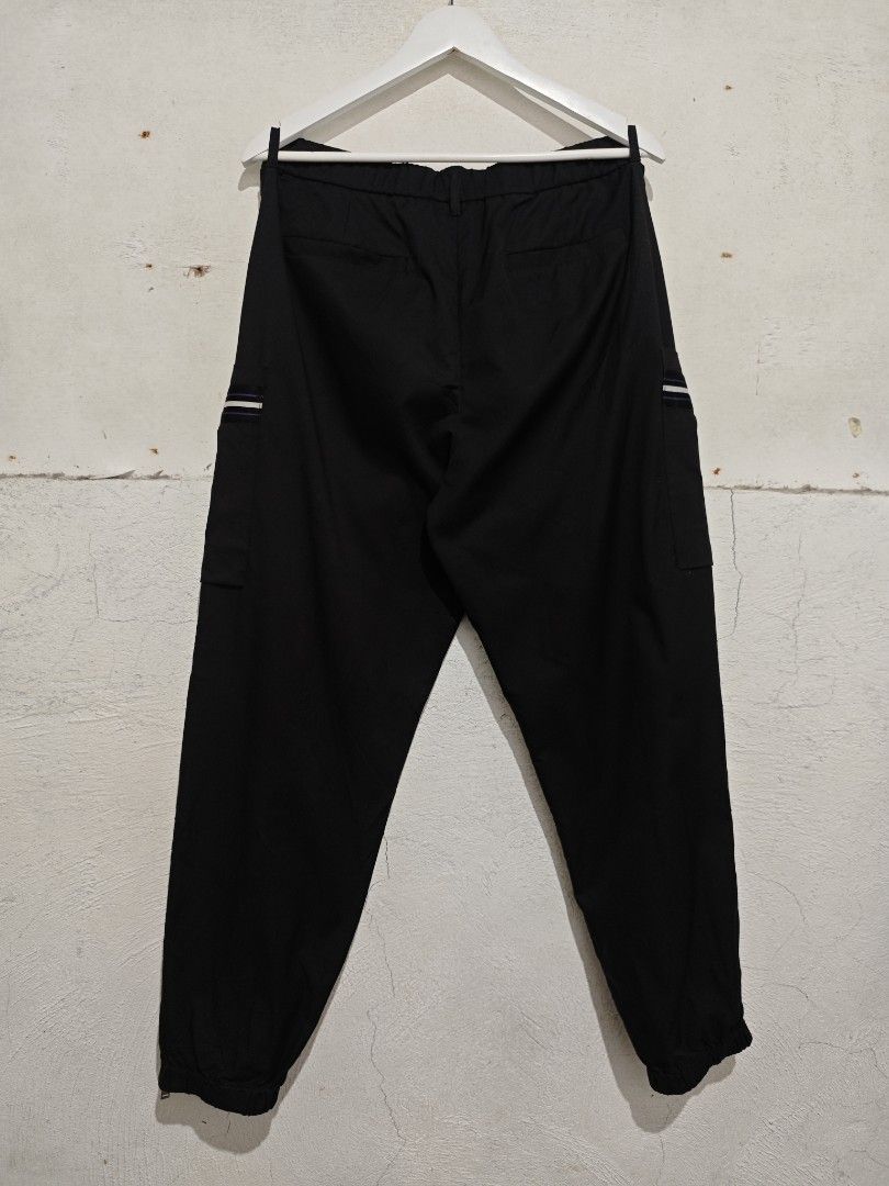 j.lindeberg Tango Dook Pants (Category: Joggers) located in Ipil. Submitted by ajthriftfinds (Listing ID 1467769095, Image 2). Description: - Width: 32 "garterized can stretch for up to 35" -Length: 40- Brand: J.Lindeberg - Like new - No issue - Color: Black with purple interior mesh lining - Features: Side cargo pockets with brand logo text tape detail - Hardware: Premium silver-toned zippers engraved with J.Lindeberg - Details: Ankle zippers an