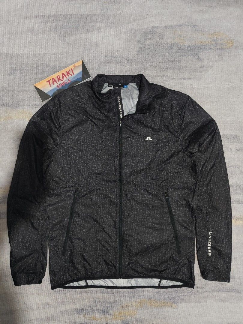 j.linderberg lightweight & packable jacket (Category: Coats, Jackets and Outerwear) located in Baguio. Submitted by igorotak.111.taraki.com (Listing ID 1467781850, Image 1). Description: FS J.linderberg lightweight & packable jacket v.good condi no issues.solid nito ♥️ l-26 w-21.5 can fit m-l can do.