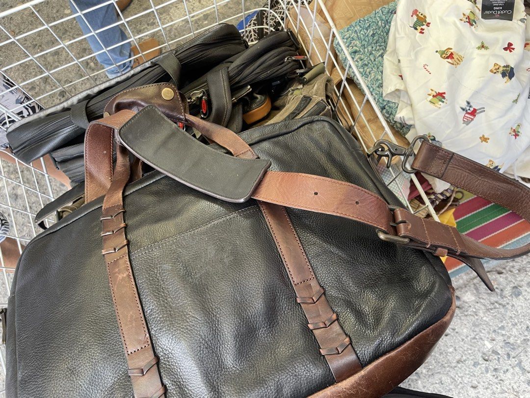 JOHNSTON & MURPHY LEATHER BAG (Category: Sling Bags) located in Dumaguete. Submitted by Jazpherto (Listing ID 1467673797, Image 3). Description: Johnston & Murphy Braided Collection Leather Flap excellent condition minimal signs of usage see pics for more details 1300.