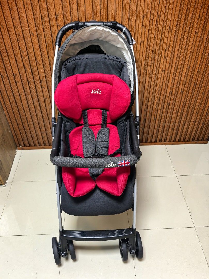 Joie Sma Baggi 4WD (Category: Strollers) located in Manila. Submitted by miradoming32070 (Listing ID 1467735393, Image 1). Description: Joie Sma baggi 4WD Newborn to toddler Fully recline Adjustable seat High seat Lightweight Reversible handle With Newborn car seat ‼️ Loc :bagumbong caloocan.