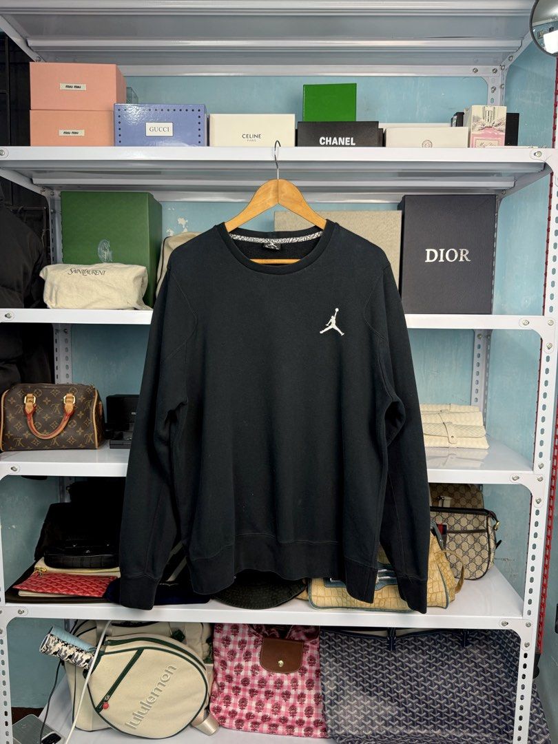 JORDAN (Category: Coats, Jackets and Outerwear) located in Quezon City. Submitted by generalmerchandiseph (Listing ID 1467778541, Image 1). Description: - JORDAN CREWNECK PULLOVER - ICONIC MINIMALIST EMBROIDERED JUMPMAN LOGO EARLY 2000’S RELEASE - 23.5W X 28L DIMENSIONS L-XL BOXY - GUARANTEED AUTHENTIC - NO FLAWS SIGN OF USAGE ONLY - WASHED AND READY TO WEAR 🫧.