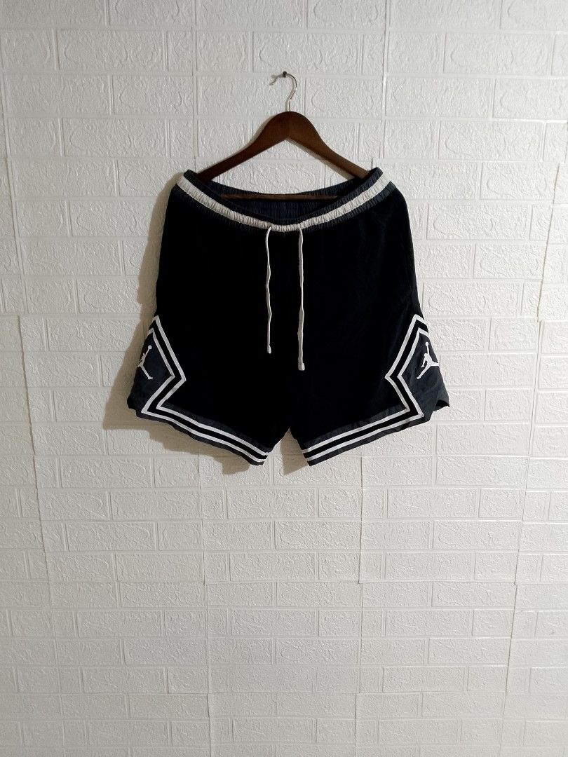JORDAN DIAMOND SHORTS (Category: Shorts) located in Tabaco. Submitted by zerothreethrift (Listing ID 1467776720, Image 1). Description: JORDAN DIAMOND SHORTS SIZE LARGE EXCELLENT ISSUE SEE PIC PM IF INTERESTED ALBAY LOCATION.