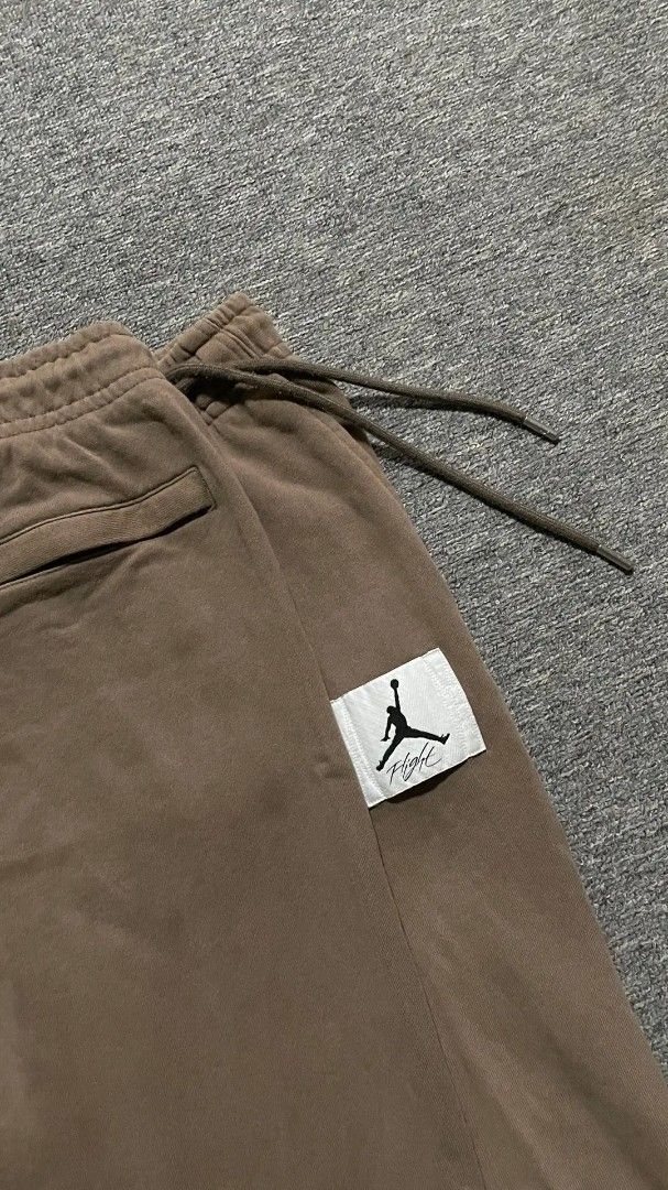 Jordan Flight Sweatpants (Category: Joggers) located in Manila. Submitted by jusss121 (Listing ID 1467718620, Image 2). Description: L on tag 30-34 Waist 39 Length As new No issue PM/DM 💌 .
