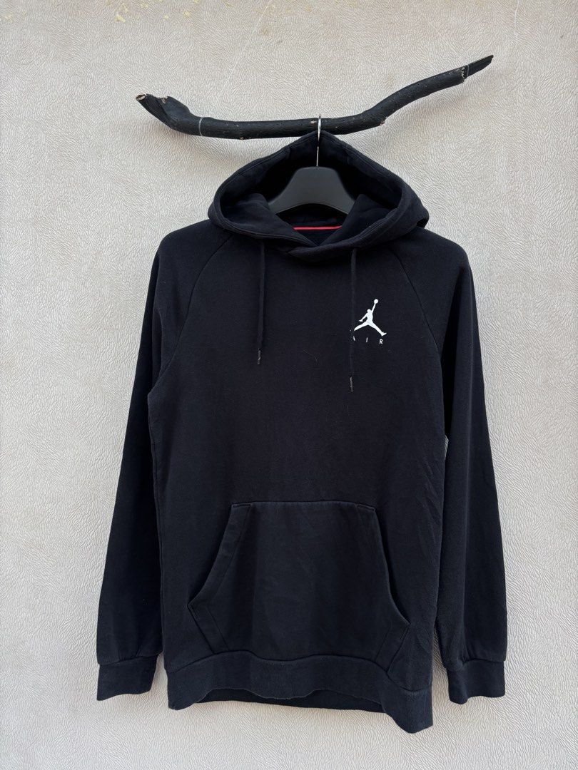 Jordan Hoodie (Category: Coats, Jackets and Outerwear) located in Baybay. Submitted by thrift.ed2023 (Listing ID 1467650547, Image 1). Description: Jordan Hoodie Medium 19x27 No Issue Need Wash Good as New .