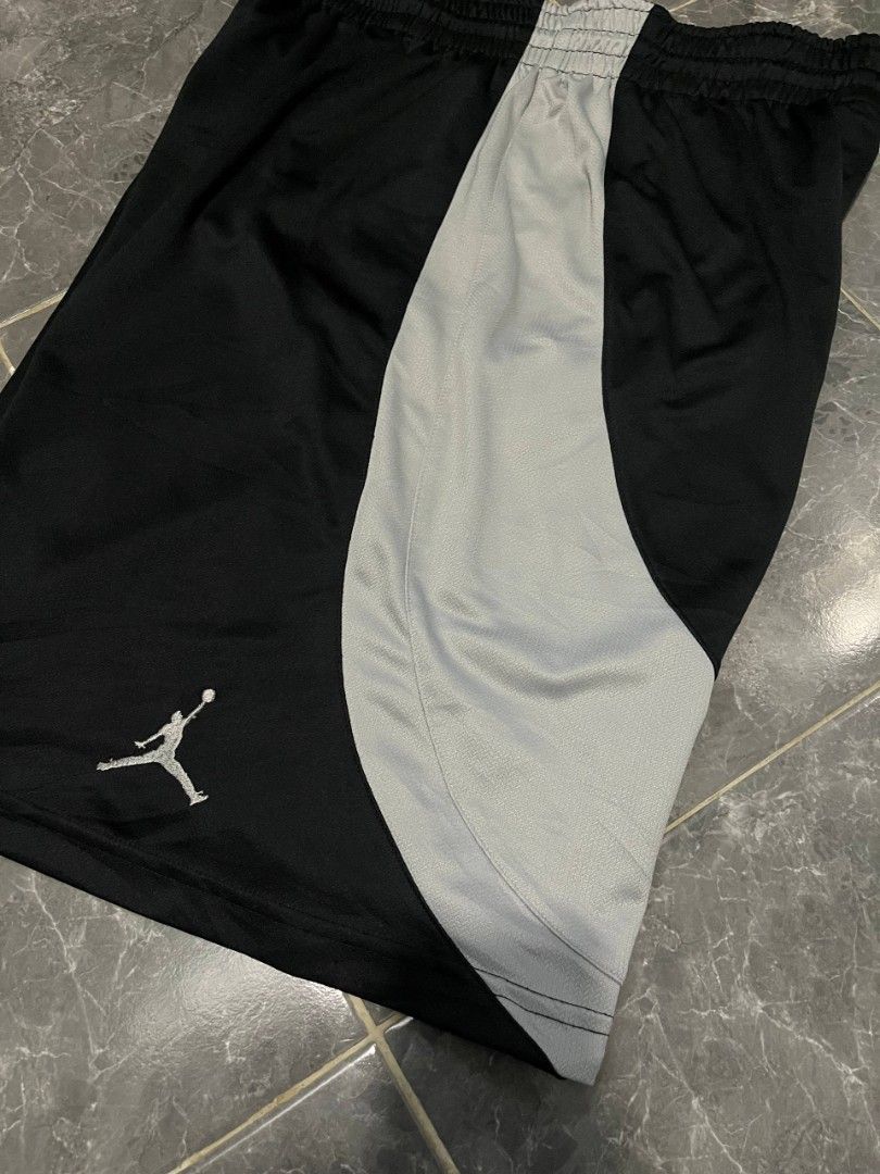 Jordan short (Category: Shorts) located in Cabagan. Submitted by ronesmabe (Listing ID 1467759112, Image 3). Description: large on tag no issue Jdblack 32-36 22 14.5-15.