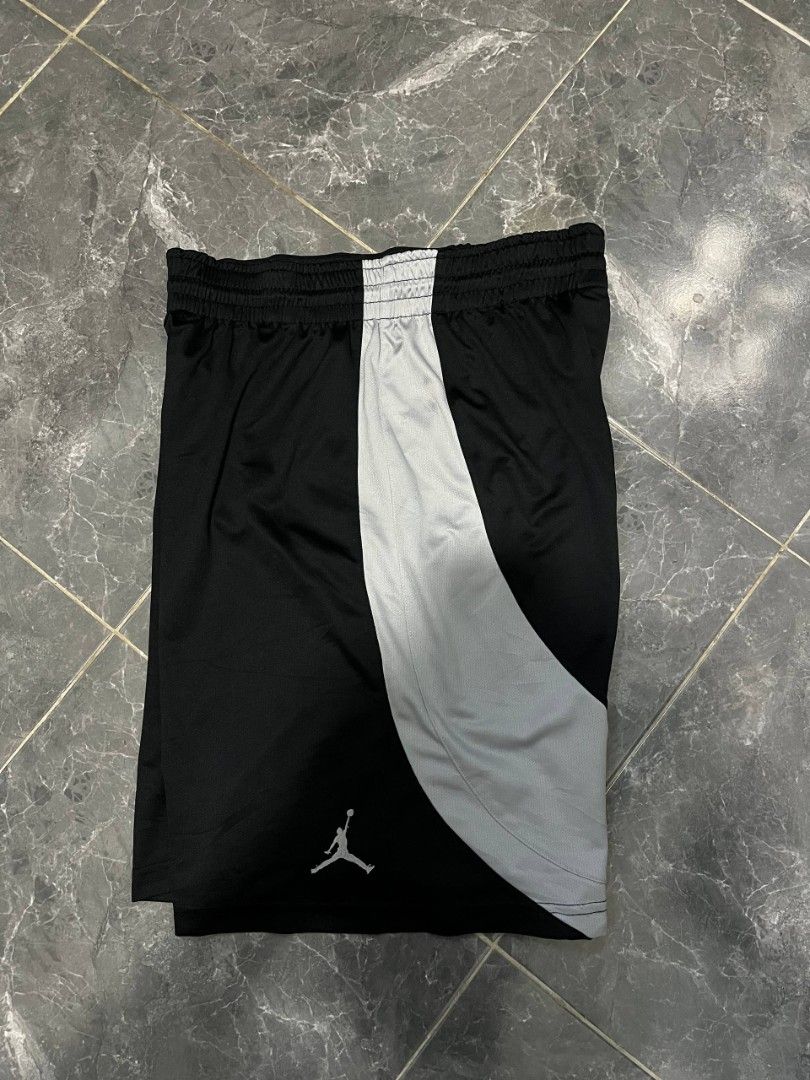 Jordan short (Category: Shorts) located in Cabagan. Submitted by ronesmabe (Listing ID 1467759112, Image 1). Description: large on tag no issue Jdblack 32-36 22 14.5-15.