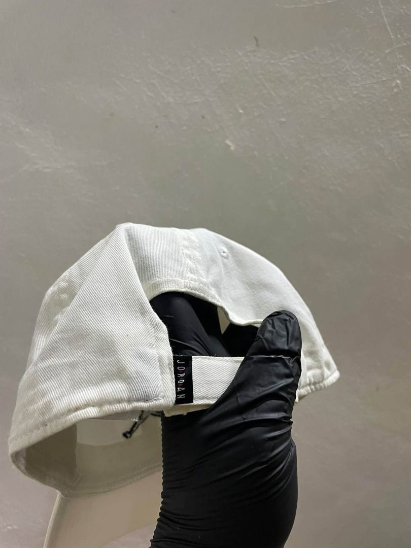 JORDAN YOUTH (Category: Caps & Hats) located in Caloocan City. Submitted by vntgxlocalsph (Listing ID 1467729313, Image 3). Description: NO ISSUE NEED WASH.