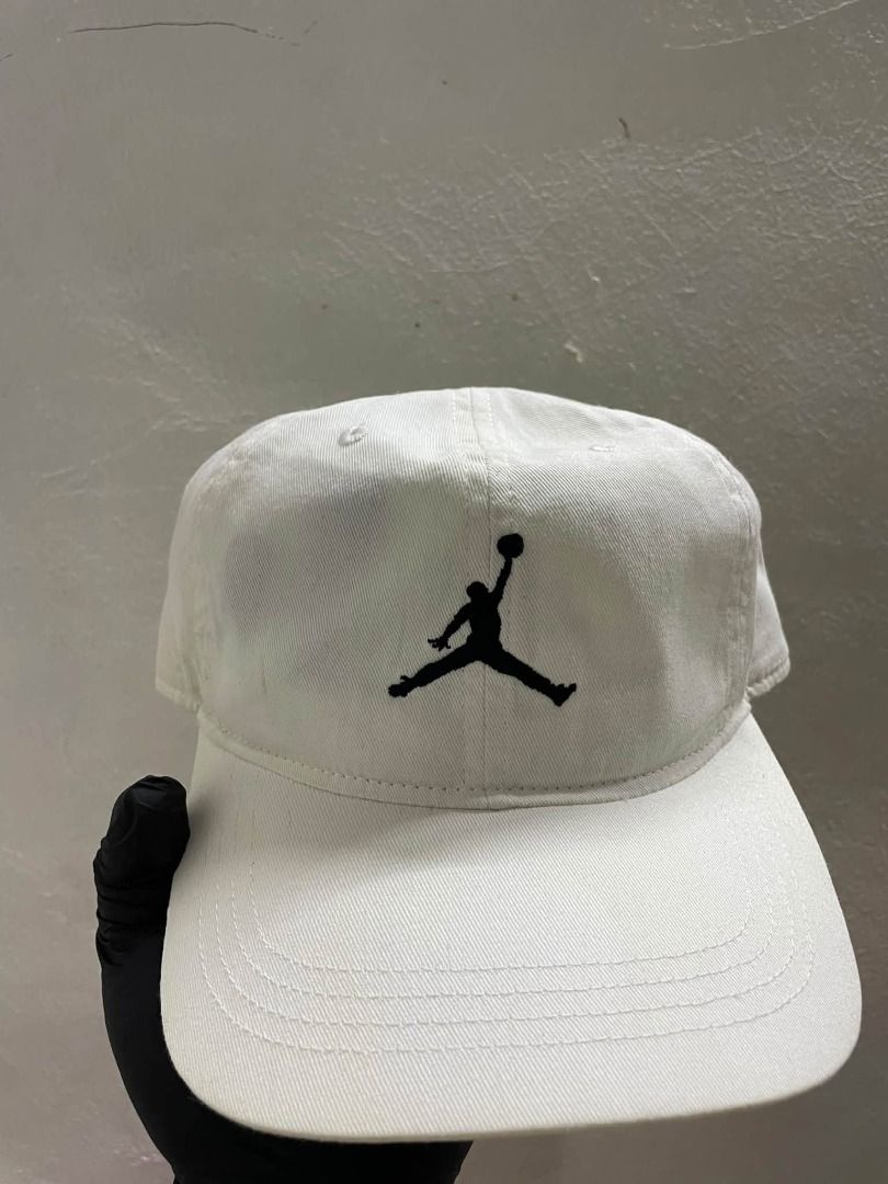 JORDAN YOUTH (Category: Caps & Hats) located in Caloocan City. Submitted by vntgxlocalsph (Listing ID 1467729313, Image 2). Description: NO ISSUE NEED WASH.