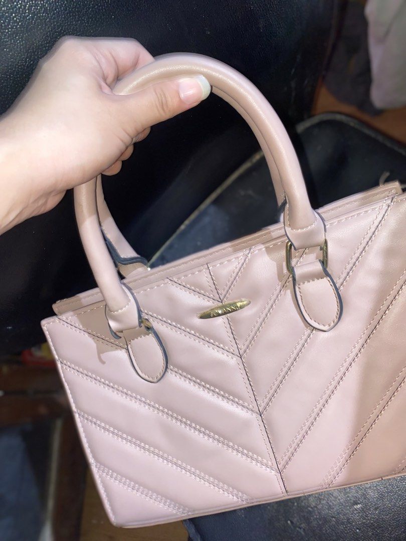 JOVANNI BAG (Category: Shoulder Bags) located in Manila. Submitted by acyyy_shop101 (Listing ID 1467745813, Image 1). Description: .