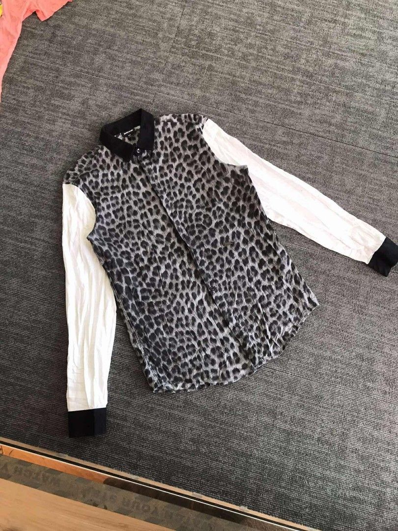 JUST CAVALLI 2000's LEOPARD BUTTON DOWN SHIRT (Category: Luxury Apparel) located in Argao. Submitted by thrift_ni_ar (Listing ID 1467636224, Image 1). Description: JUST CAVALLI 2000's LEOPARD BUTTON DOWN SHIRT ‼️ AUTHENTIC/LEGIT AS NEW CONDITION SIZE 46 W 20 / L 29 COLORATE 9.8 / 10 ISSUE : ❌❌❌ 2,500 + SF 🛒🛒.