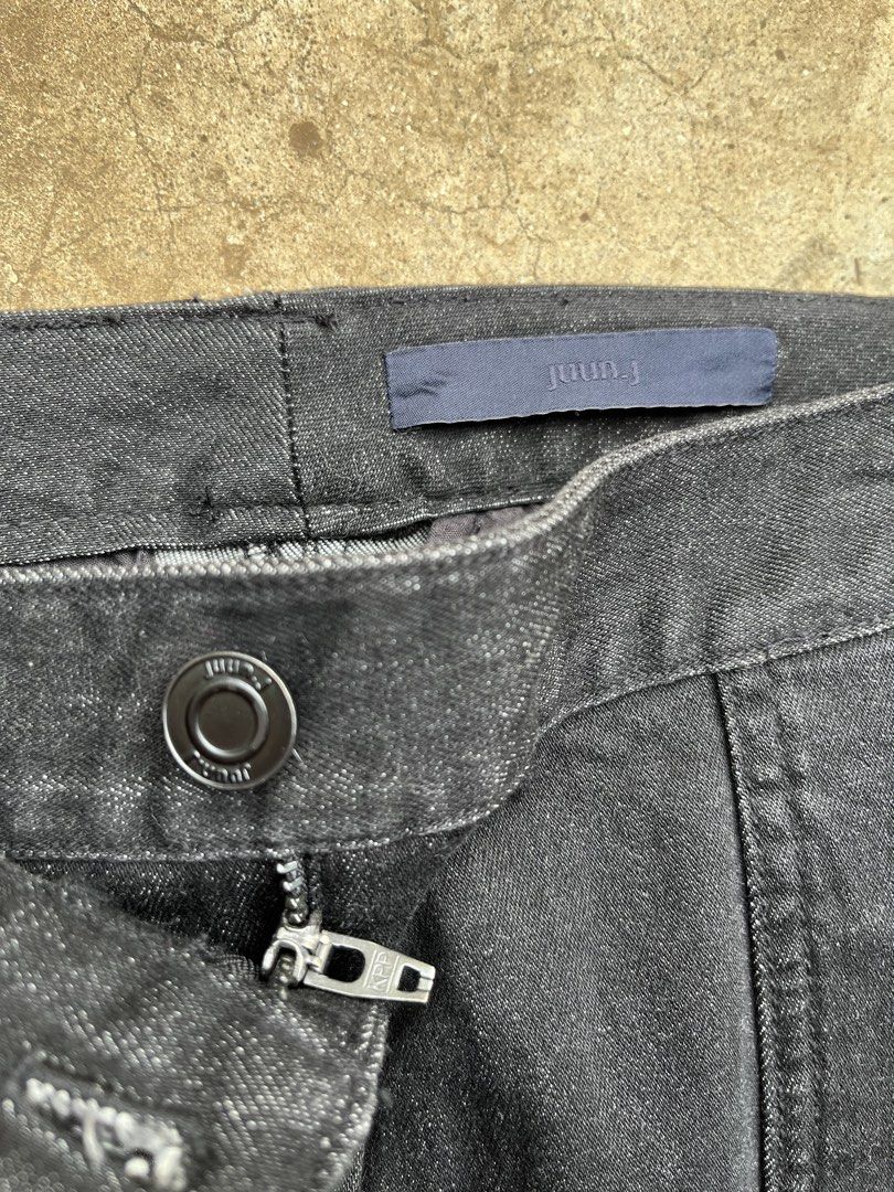 Juun.J black denim cargo pants (Category: Luxury Apparel) located in City of Isabela. Submitted by ibzagga (Listing ID 1467647506, Image 2). Description: Size 30 dm me for more inquiry .