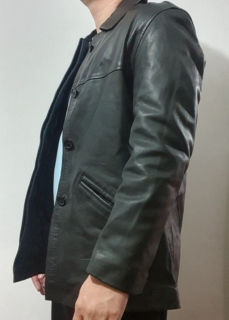 🔥 PROMO SALE! Authentic Sheepskin Leather Jacket (Euro Export Quality) — Hindi Galing Ukay 🔥 ₱1,500 SARADO! (Dating ₱2,500) (Category: Men's Grooming) located in Castillejos. Submitted by hornets0000 (Listing ID 1467491392, Image 3). Description: Naghahanap ka ba ng tunay na leather jacket na may pormang vintage, biker, o streetwear look? Ibinebenta ang isang premium at 100% Genuine Sheep Leather jacket! Hindi po ito galing sa ukay-kay kaya gar