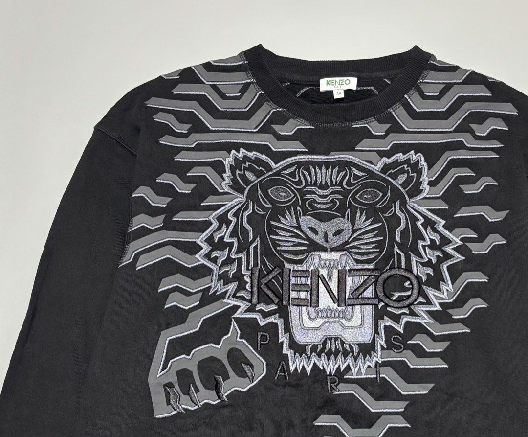 KENZO PARIS GEO TIGER CREW NECK (Category: Coats, Jackets and Outerwear) located in Tacloban City. Submitted by katimmyroy (Listing ID 1467717351, Image 3). Description: Dimensions: 20.5x25 Size M on tag Excellent Condition No Flaws .
