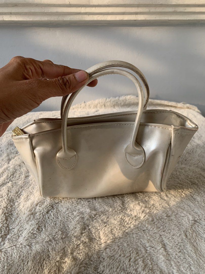 Kenzo pouch (Category: Purses & Pouches) located in Taguig. Submitted by madisam (Listing ID 1467836968, Image 2). Description: Preloved .