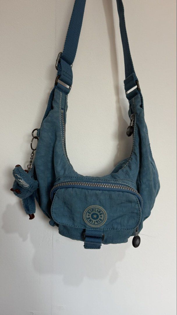 Kipling shoulder-crossbody bag (Category: Cross-body Bags) located in Cordova. Submitted by thedecluterrer (Listing ID 1467737757, Image 2). Description: .
