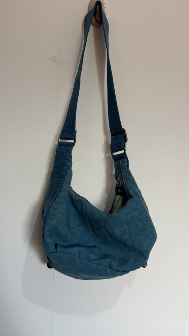 Kipling shoulder-crossbody bag (Category: Cross-body Bags) located in Cordova. Submitted by thedecluterrer (Listing ID 1467737757, Image 3). Description: .