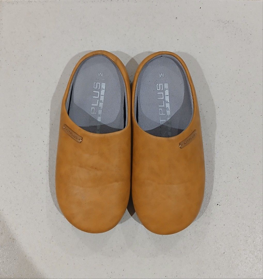 Kitplus Yellow Slip-On Mules Clogs Size M (Category: Slippers and slides) located in Daraga. Submitted by thethriftcity2024 (Listing ID 1467647048, Image 1). Description: - Brand: Kitplus - Style: Easy everyday slip-on mules - Size: M - Upper: Smooth synthetic material with a subtle side branding tag - Insole: Grey cushioned for all-day comfort - Outsole: Black rubber with a textured chevron tread for better grip - Color: Vibrant yellow Size 37 N