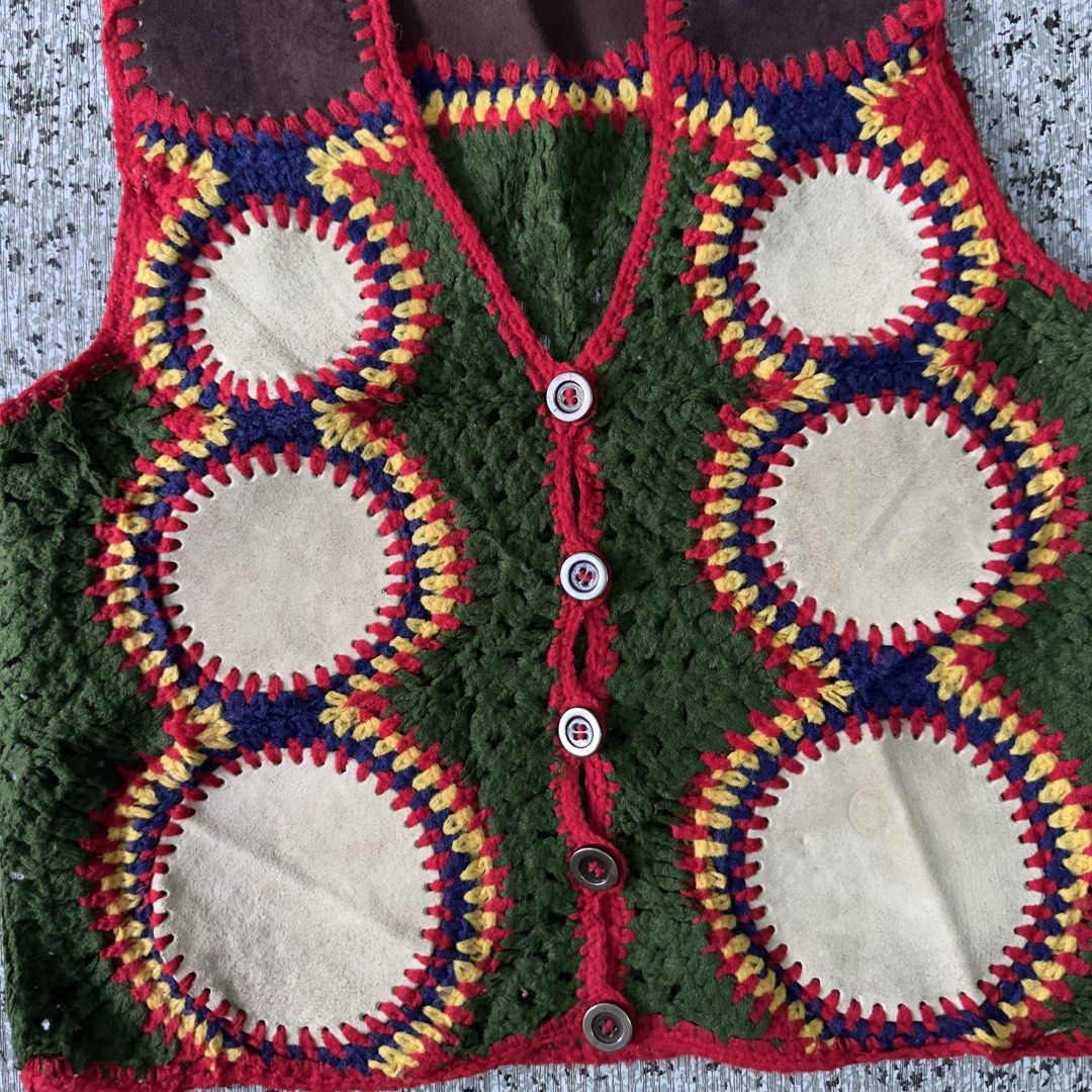 Knited Vest Cardigan (Category: Vests) located in Baguio. Submitted by secondoption.ph (Listing ID 1467652496, Image 2). Description: Size small Length 19 Width 18.