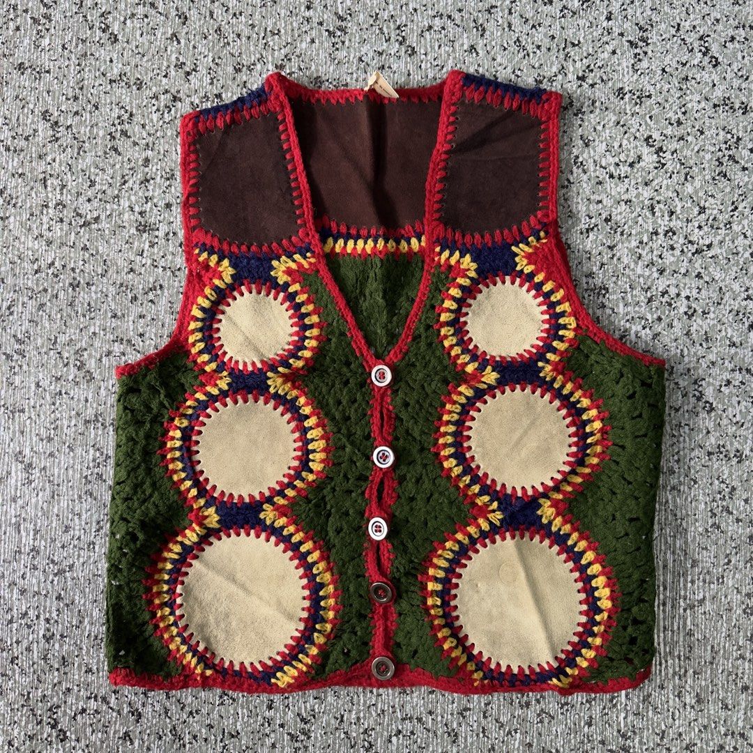 Knited Vest Cardigan (Category: Vests) located in Baguio. Submitted by secondoption.ph (Listing ID 1467652496, Image 1). Description: Size small Length 19 Width 18.