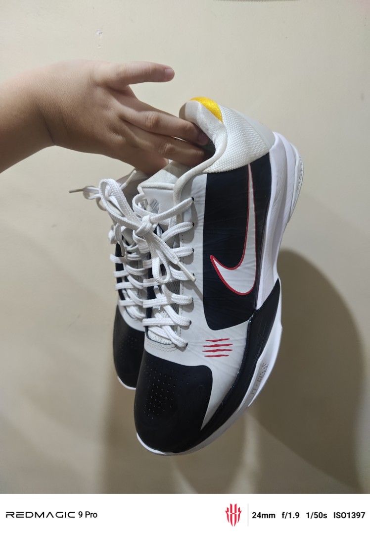 Kobe 5 Bruce lee size 12 used 1x (Category: Casual Shoes) located in Manila. Submitted by tochi090910 (Listing ID 1467733595, Image 1). Description: R&ps no box.