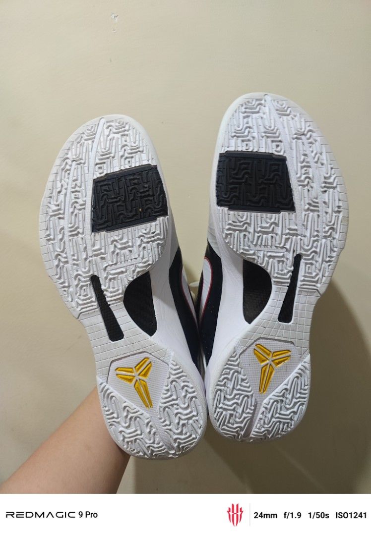 Kobe 5 Bruce lee size 12 used 1x (Category: Casual Shoes) located in Manila. Submitted by tochi090910 (Listing ID 1467733595, Image 3). Description: R&ps no box.