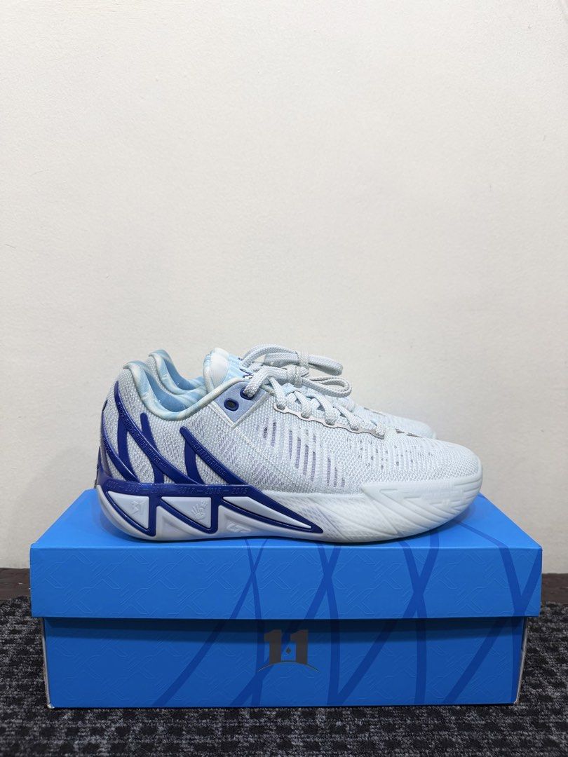 kt 11 snowflakes size 10 (Category: Sneakers) located in Paranaque City. Submitted by tellemkicks (Listing ID 1467681206, Image 1). Description: for sale or trade kt 11 snowflakes size 10 used twice with box ₱3,295 only! PARAÑAQUE LOCATION 📍.