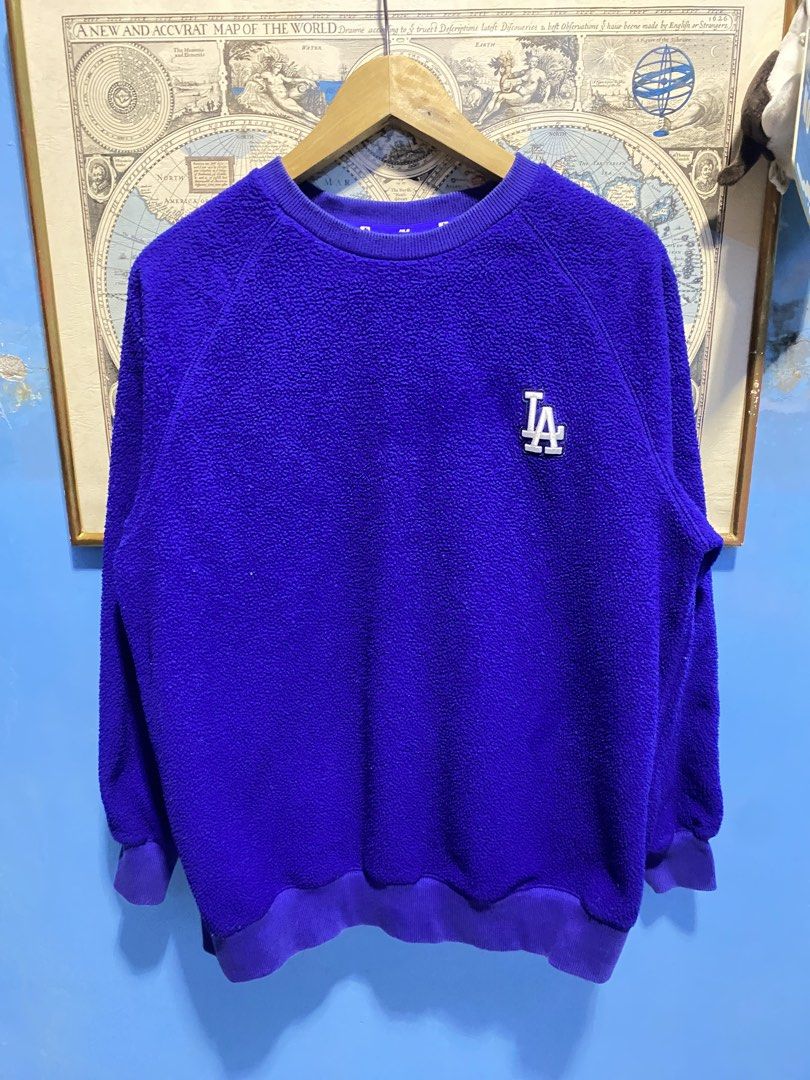 LA dodgers sweater (Category: Coats, Jackets and Outerwear) located in Tumauini. Submitted by calmearth-bc99 (Listing ID 1467649460, Image 1). Description: LA dodgers.
