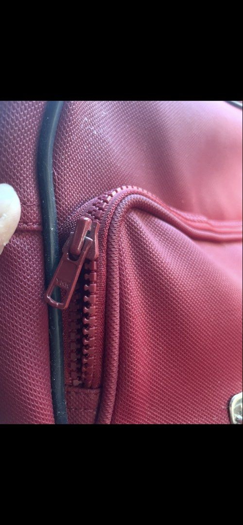 Lacoste bag (Category: Belt bags, Clutches and Pouches) located in Lipa City. Submitted by thriftpingssss (Listing ID 1467630078, Image 2). Description: Issue: no lace Good condition.