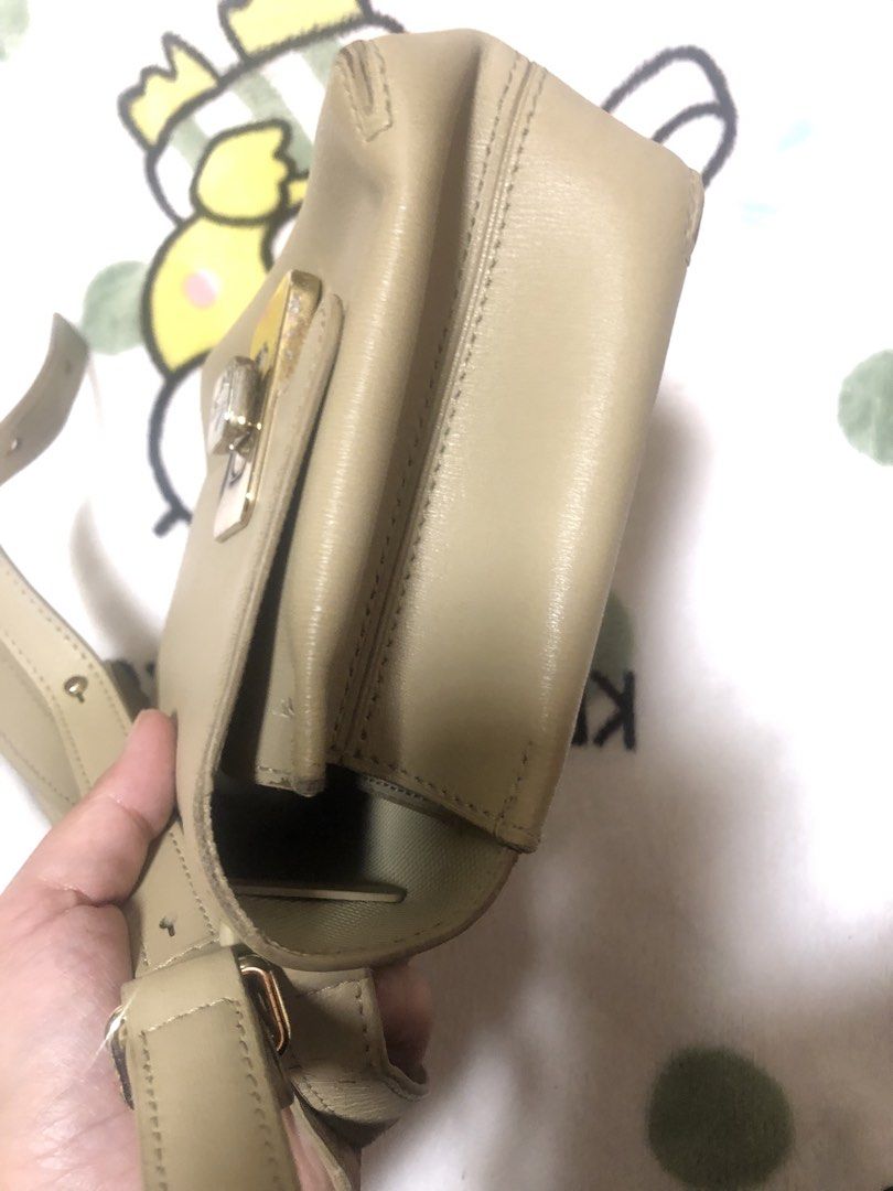Lacoste sling bag (Category: Cross-body Bags) located in Manila. Submitted by ka.samyang (Listing ID 1467713966, Image 3). Description: What you see is what you get No haggling last price posted.