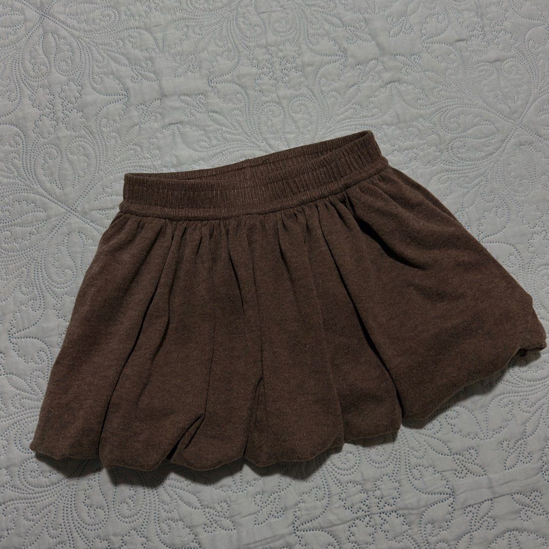 Layered Balloon Cotton Skirt (Category: Skirts) located in Cebu City. Submitted by shopjillscloset (Listing ID 1467752323, Image 1). Description: - with under shorts - so soo soft! - with minimal layers to make it poofy - with pockets - can fit size 25-27 waistline.
