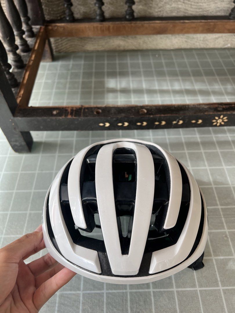 Lazer Z1 Kineticore White Large USED (Category: Bicycles) located in Bulacan. Submitted by pedalpedal.cat (Listing ID 1467659452, Image 1). Description: For sale only USED Lazer Z1 Kineticore Size Large White SRP 11990 Selling for 4500 pesos Item is in Santa Maria, Bulacan Lalamove/shipping c/o buyer.