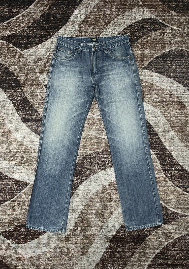 Lee Washed-Blue Pants (Category: Jeans) located in Rizal. Submitted by ithriftph_ (Listing ID 1467719311, Image 1). Description: 🔻 Details 🔻 Lee Wash-Blue Pants Straight Fit Authentic Comeplete Tags Waistline: 32" Length: 42" Thigh: 9.5" Leg hole: 8" Color rate: 8/10 Condition: 7.5/10 Issue: scratch fade (see last pic) Price: 350 pesos Reminders: Color may vary due to lighting and your screen resolution. Note: Ready to wear (already washed) Mod