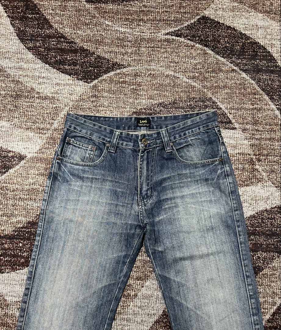 Lee Washed-Blue Pants (Category: Jeans) located in Rizal. Submitted by ithriftph_ (Listing ID 1467719311, Image 3). Description: 🔻 Details 🔻 Lee Wash-Blue Pants Straight Fit Authentic Comeplete Tags Waistline: 32" Length: 42" Thigh: 9.5" Leg hole: 8" Color rate: 8/10 Condition: 7.5/10 Issue: scratch fade (see last pic) Price: 350 pesos Reminders: Color may vary due to lighting and your screen resolution. Note: Ready to wear (already washed) Mod