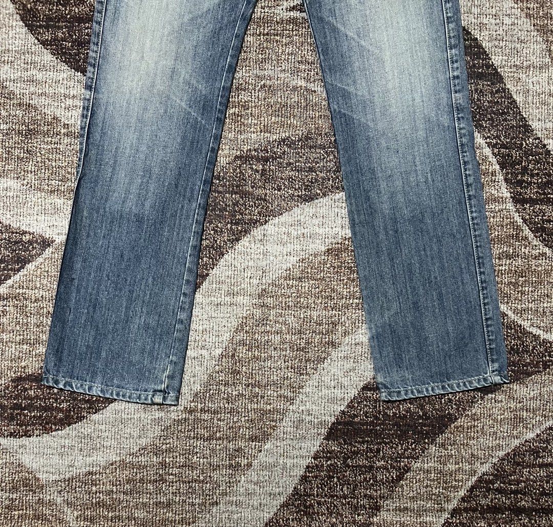 Lee Washed-Blue Pants (Category: Jeans) located in Rizal. Submitted by ithriftph_ (Listing ID 1467719311, Image 2). Description: 🔻 Details 🔻 Lee Wash-Blue Pants Straight Fit Authentic Comeplete Tags Waistline: 32" Length: 42" Thigh: 9.5" Leg hole: 8" Color rate: 8/10 Condition: 7.5/10 Issue: scratch fade (see last pic) Price: 350 pesos Reminders: Color may vary due to lighting and your screen resolution. Note: Ready to wear (already washed) Mod