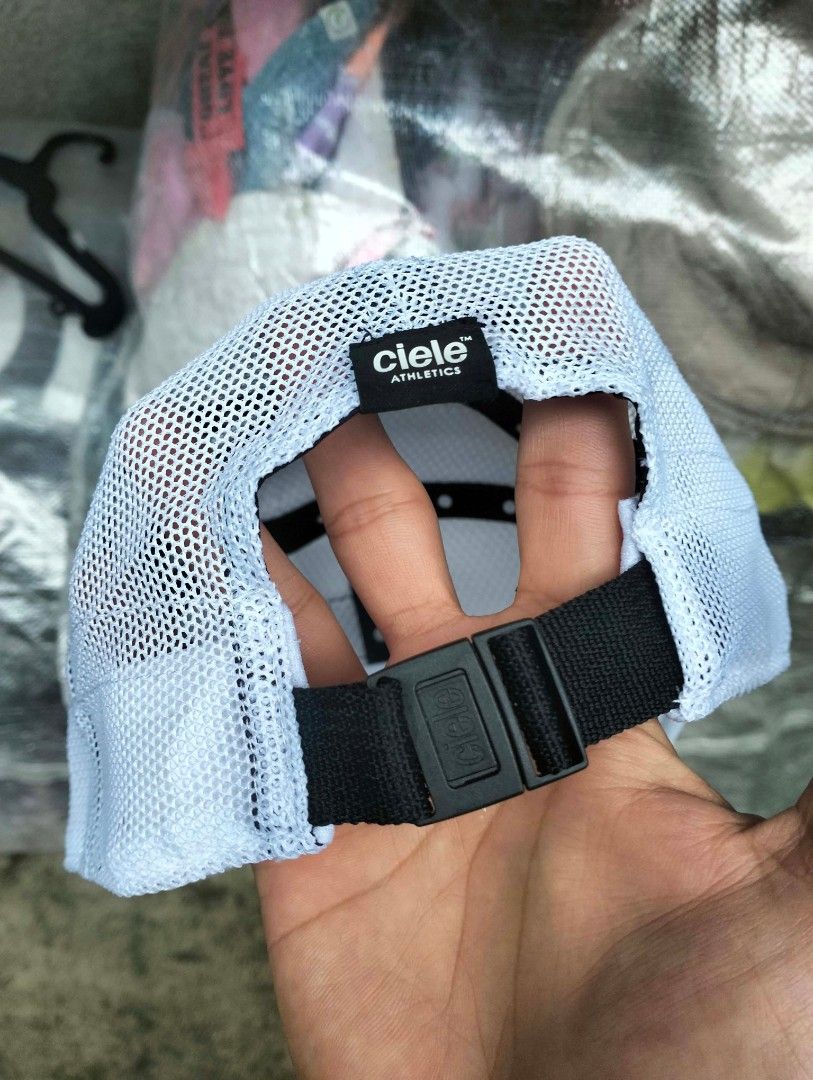 Legit Authentic as new condition 💯 (Category: Activewear) located in Daraga. Submitted by safe_juswaha (Listing ID 1467612499, Image 2). Description: 1200 FREE SHIP NA PO Location Albay 📌 unli Vouch Po sa blue app.