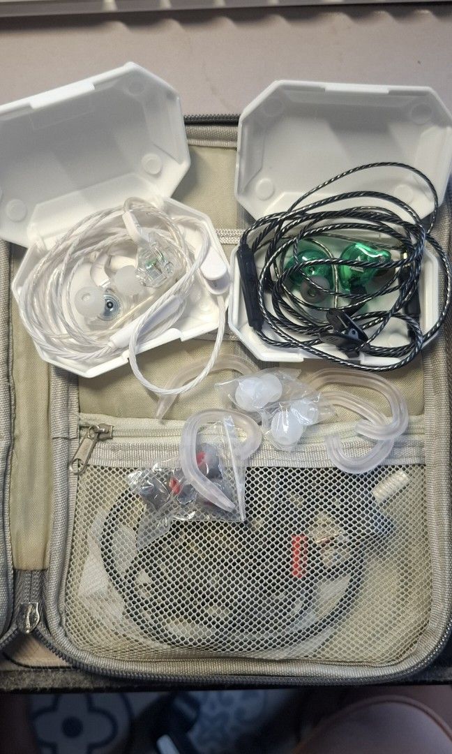 ‼️LEKATO wireless Transmitter and Receiver ‼️ (Category: Other Audio Equipment) located in Muntinlupa City. Submitted by rowell.roa3 (Listing ID 1467705343, Image 3). Description: All in with headset and accesories message me for more info.