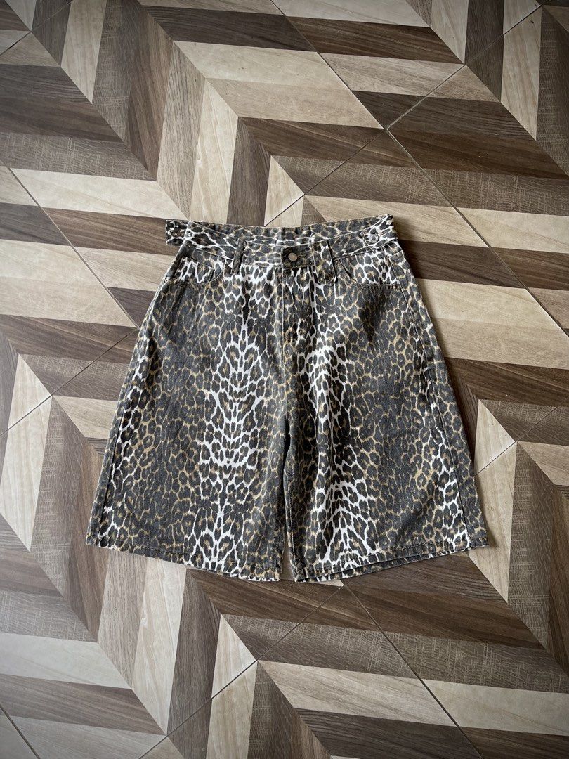 Leopard Jorts (Category: Shorts) located in Pagadian. Submitted by thrift.wrld (Listing ID 1467714289, Image 1). Description: ( Leopard Jorts ) Dimensions: • Waist: 32 • Length: 25 • Thigh: 15.5 • Hem: 14 Drop Prices: • Mine: 400 + ₱9O shipping fee (sf).