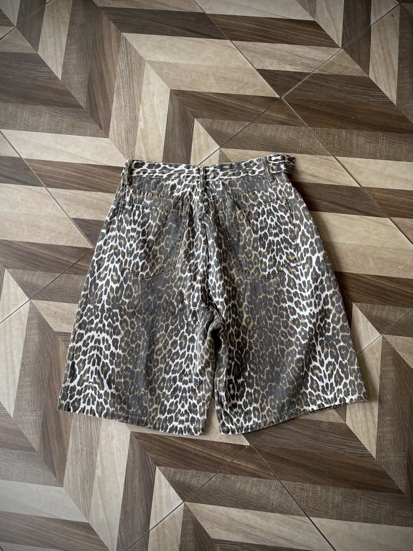 Leopard Jorts (Category: Shorts) located in Pagadian. Submitted by thrift.wrld (Listing ID 1467714289, Image 2). Description: ( Leopard Jorts ) Dimensions: • Waist: 32 • Length: 25 • Thigh: 15.5 • Hem: 14 Drop Prices: • Mine: 400 + ₱9O shipping fee (sf).
