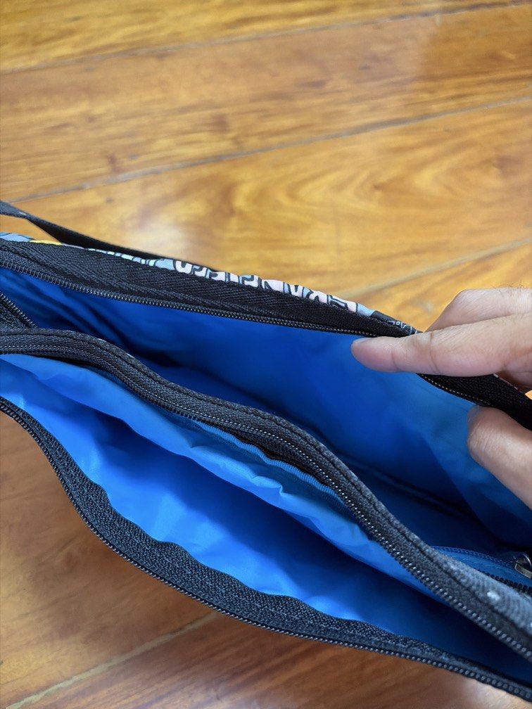 Lesportsac crossbody bag (Category: Cross-body Bags) located in Pasig City. Submitted by chamoisee (Listing ID 1467624984, Image 3). Description: Lesportsac crossbody bag Brandnew condition DM FOR FASTER TRANSACTION 📩.