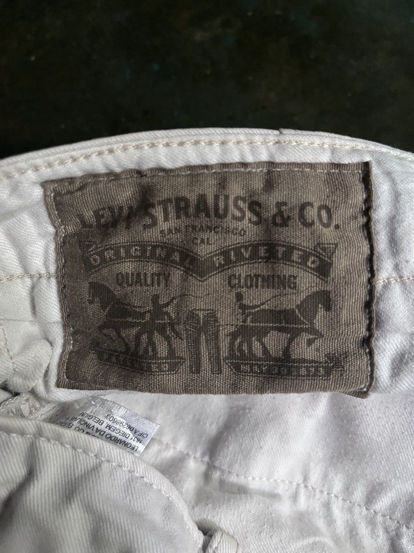 Levi Strauss & Co. Off-White Cargo Shorts (Category: Shorts) located in Manila. Submitted by coybns (Listing ID 1467626914, Image 3). Description: - Brand: Levi Strauss & Co. - Color: Off-white / Light beige - Style: Classic utilitarian cargo shorts - Pockets: Dual side cargo pockets with button closures - Material: Sturdy, breathable cotton (great for warm weather) - Features: Belt loops, zip fly, clean waistband, and iconic Levi's leather-style