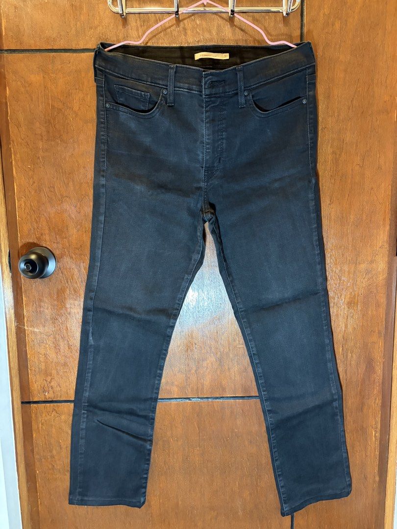 Levi's 312 Shaping Slim Black Jeans Size 31 (Category: Jeans) located in San Pedro. Submitted by tin.teodosio (Listing ID 1467723328, Image 1). Description: - Brand: Levi's - Style: 312 Shaping Slim Jeans - Color: Washed Black - Size: 31 .