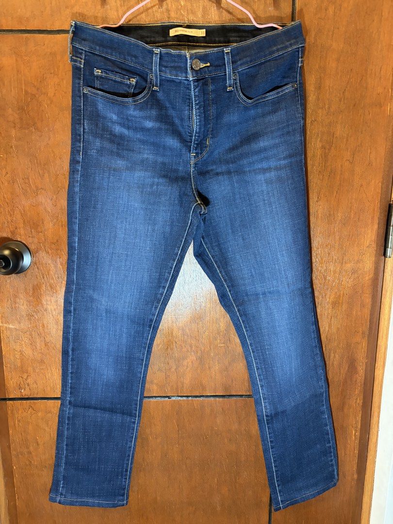 Levi's 312 Shaping Slim Jeans Size 31 (Category: Jeans) located in San Pedro. Submitted by tin.teodosio (Listing ID 1467723699, Image 1). Description: - Brand: Levi's - Model: 312 Shaping Slim Jeans - Size: Tagged Size 31 - Wash: Dark wash denim .