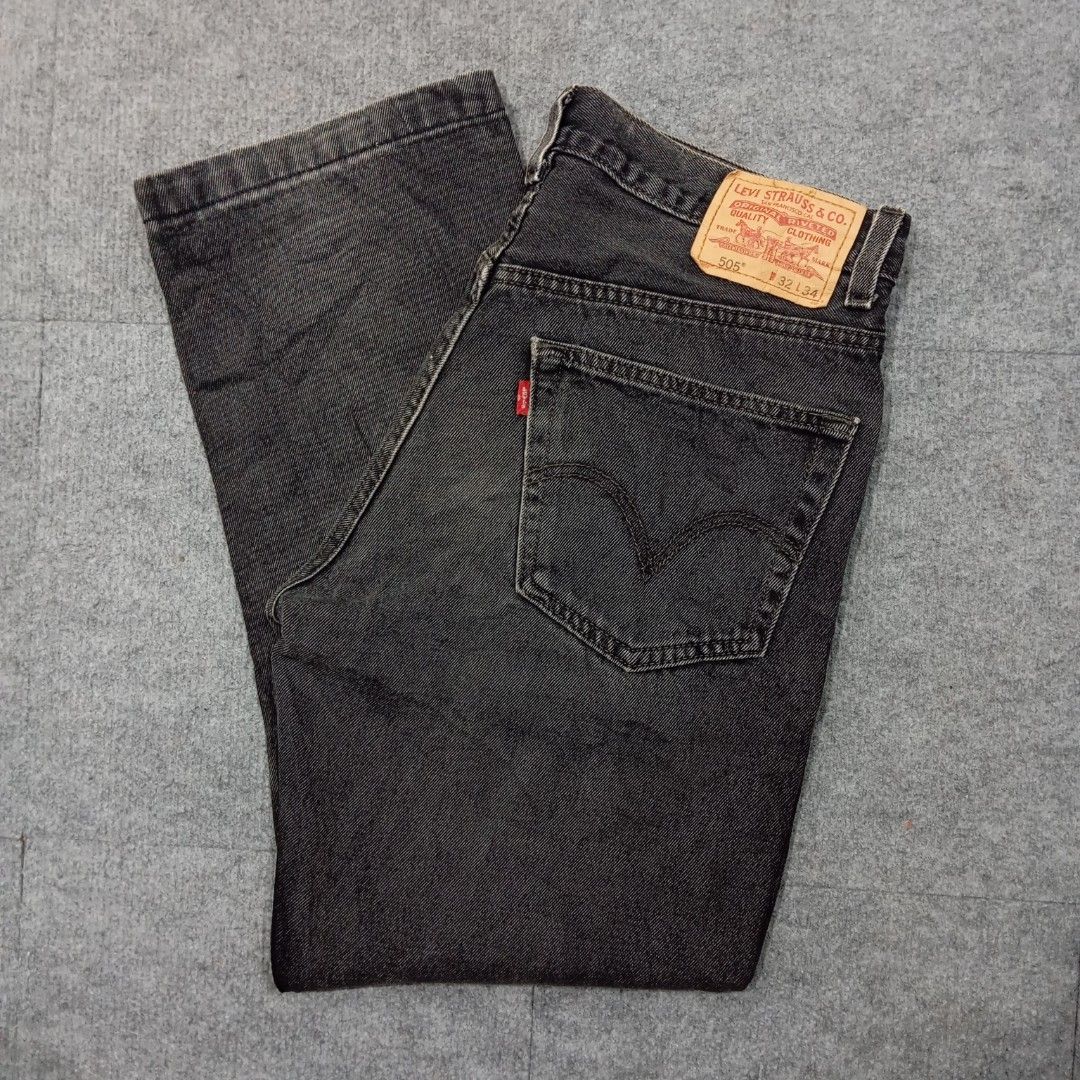 Levi's 505 Regular Fit Men's Jeans (Category: Jeans) located in Taguig. Submitted by sito. (Listing ID 1467657870, Image 1). Description: For sale! 📣 Levi's 505 Regular Fit Men's Jeans Specs and measurements: • Size 32 • Length 38 inches • Hips 19 inches • Thigh 12.5 inches • Inseam 27 inches • Leg Opening 8 Condition Details: • Good Condition • Color rate: 9.5/10 • Overall Condition: 9/10 Price: ~ ₱1,147 Transaction Details: Location: Upper Bic