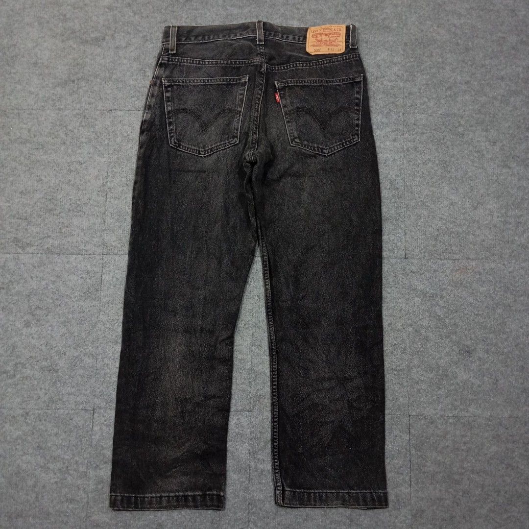 Levi's 505 Regular Fit Men's Jeans (Category: Jeans) located in Taguig. Submitted by sito. (Listing ID 1467657870, Image 3). Description: For sale! 📣 Levi's 505 Regular Fit Men's Jeans Specs and measurements: • Size 32 • Length 38 inches • Hips 19 inches • Thigh 12.5 inches • Inseam 27 inches • Leg Opening 8 Condition Details: • Good Condition • Color rate: 9.5/10 • Overall Condition: 9/10 Price: ~ ₱1,147 Transaction Details: Location: Upper Bic