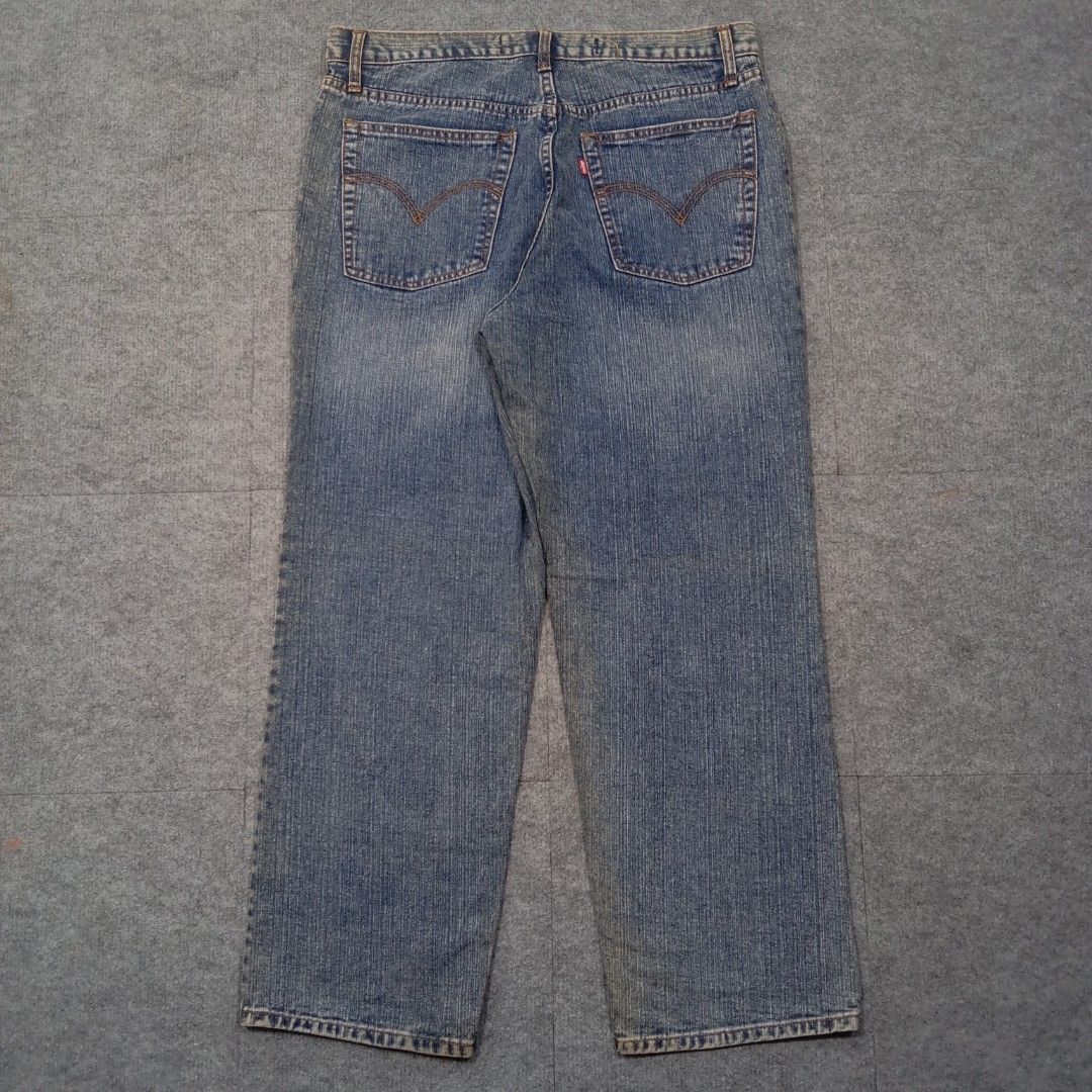 Levi's 511 Pants (Category: Jeans) located in Taguig. Submitted by sito. (Listing ID 1467662337, Image 3). Description: For sale! 📣 Levi's 511 Pants Specs and measurements: • Size 36 • Length 40 inches • Hips 22 inches • Thigh 14 inches • Inseam 29 inches • Leg Opening 9 Condition Details: • Issue: Cut Leather Tag • Color rate: 9/10 • Overall Condition: 9/10 Price: ~ ₱640 Transaction Details: Location: Upper Bicutan, Taguig City, Metro Manila, 1