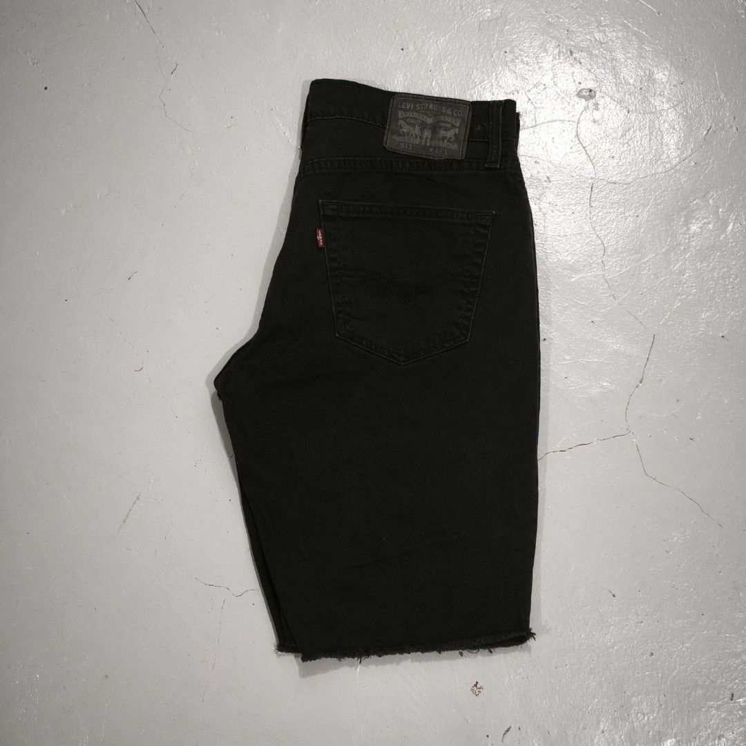 Levis 512 Black Shorts (Category: Shorts) located in Balingoan. Submitted by jagnusthrift.ph (Listing ID 1467615584, Image 1). Description: size 33 on tag.